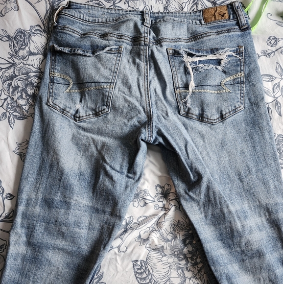 WOMEN'S American Eagle Distressed Jeans - Picture 2 of 4